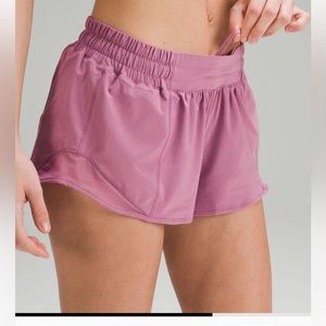 Lululemon Hotty Hot 2.5” Short in purple